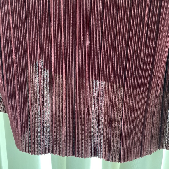 H&M - size medium - rich purple tank top with little pleats - Picture 3 of 4